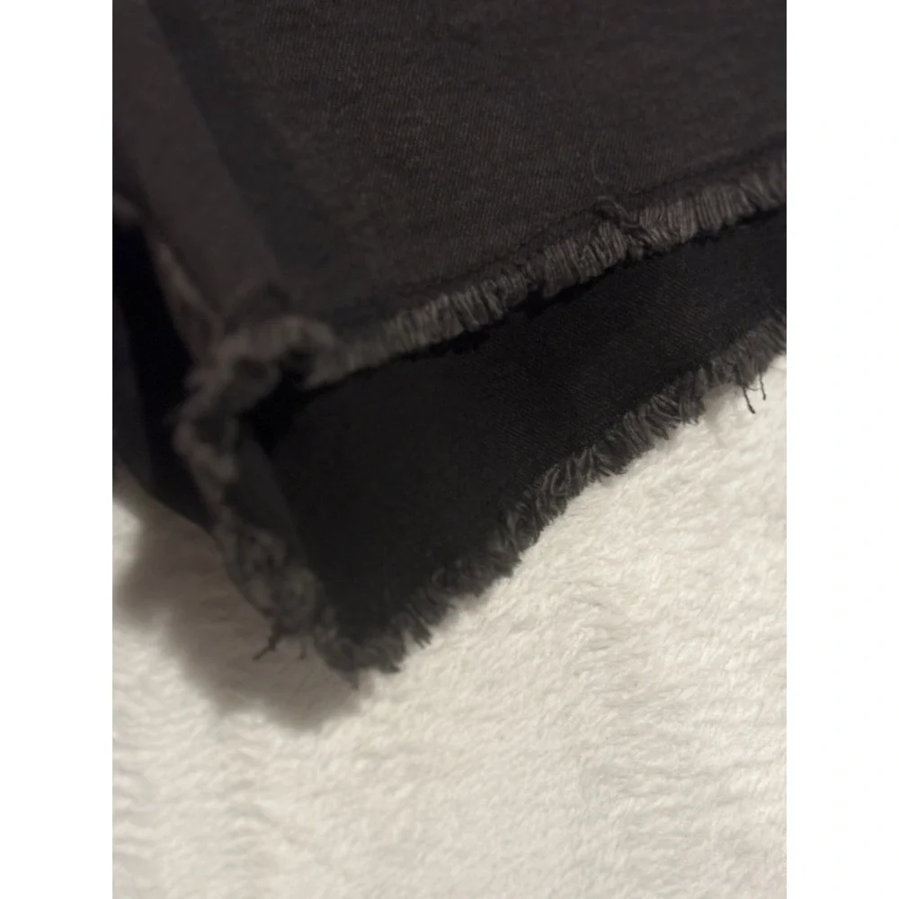 Levi's Signature Women's High-Rise Shorts‎ Heritage 18x34 Black Cutoff Raw Hem